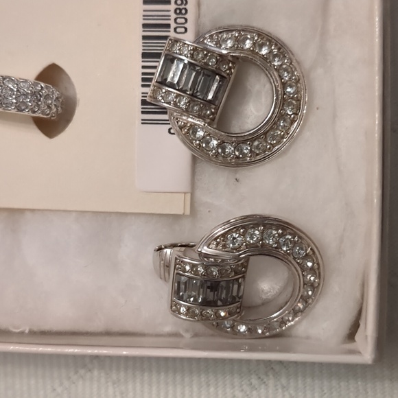 Clip Earrings - Picture 2 of 5